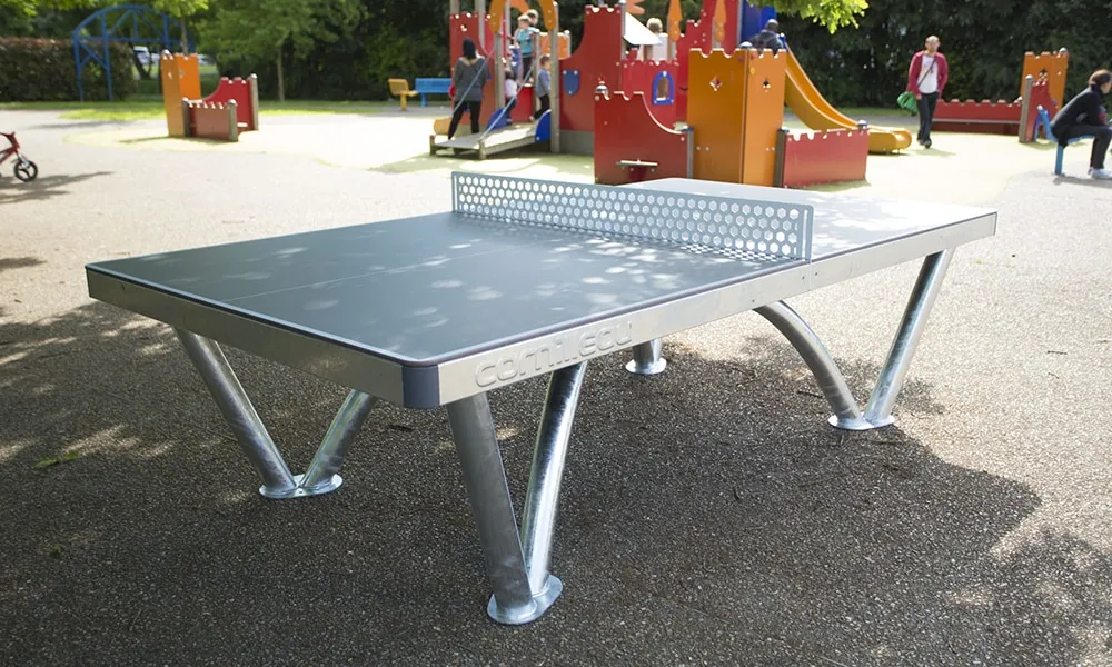 Outdoor ping shop pong table